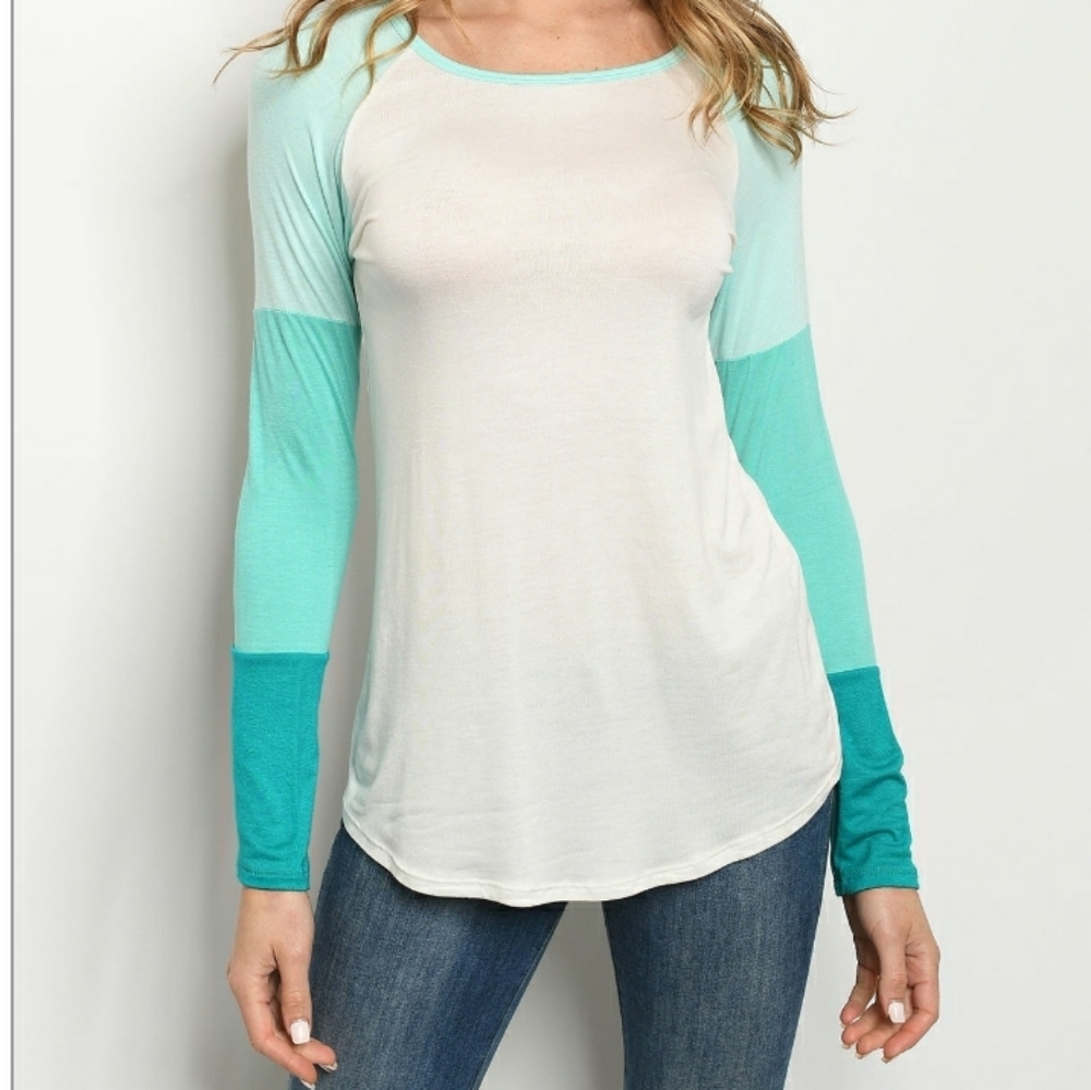 🆕️Ivory Mint Top